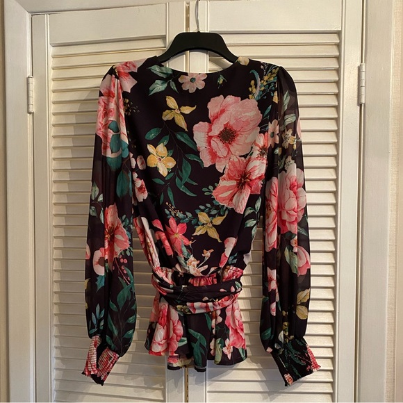 Flying Tomato floral peplum top size M NWOT - Picture 2 of 8
